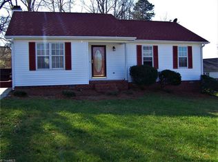 4 Summitview Ct, Greensboro, NC 27405