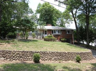 11 Surrey Pl, Hawthorne, NJ 07506