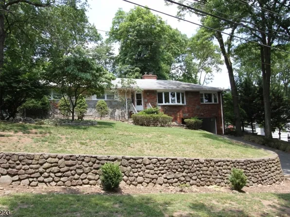 11 Surrey Pl, Hawthorne Boro, NJ 07506