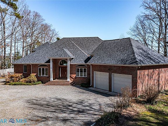 2nd image of 841 Oak Hill Rd