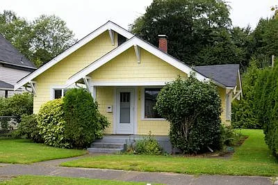 718 E 2nd St photo 1