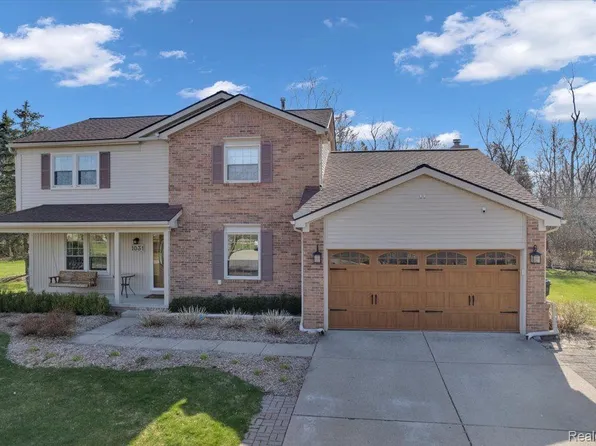 1031 Knollside Ct, Lake Orion, MI 48362