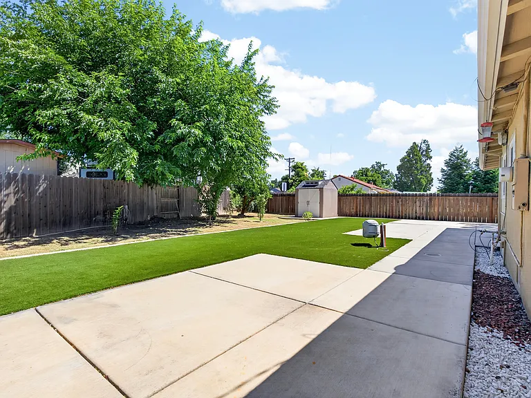 2203 Del Rio Dr — Photo 31