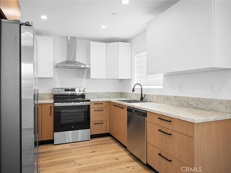 17805 Ludlow St — Photo 10
