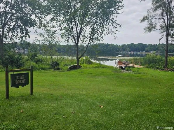 Bronson Lake Rd, Lapeer, MI 48446