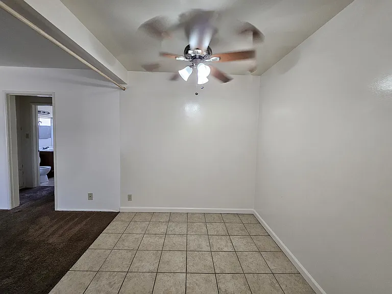 2729 W Victory Blvd #29F — Photo 4