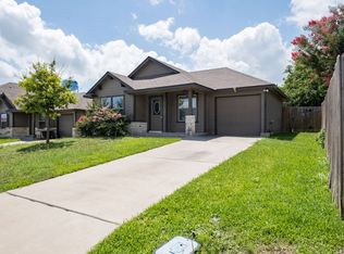 100 Azurite Dr, Jarrell, TX 76537