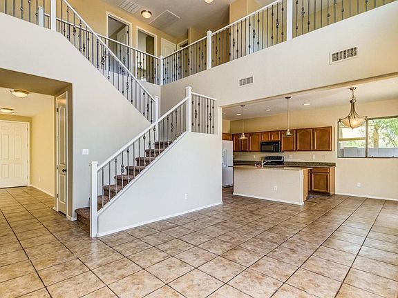 5th image of 10040 W Raymond St