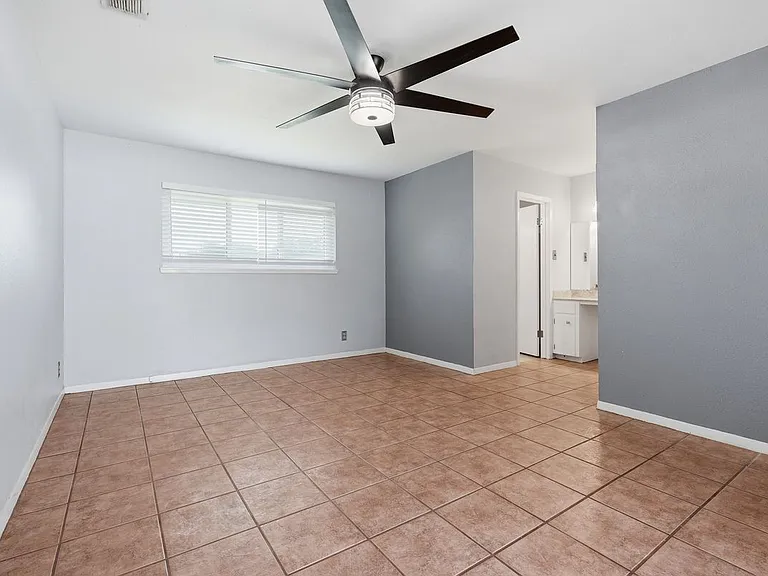 4049 Rooney Dr — Photo 20