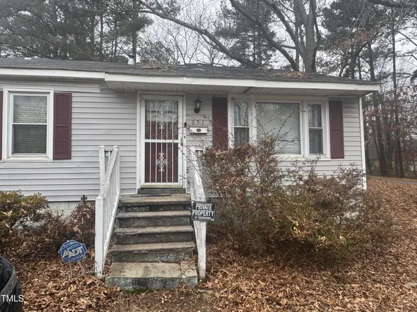 251 Booth Ave, Henderson, NC 27536