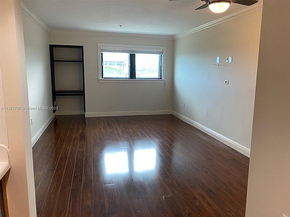 5th image of 5715 Sunset Dr #5715