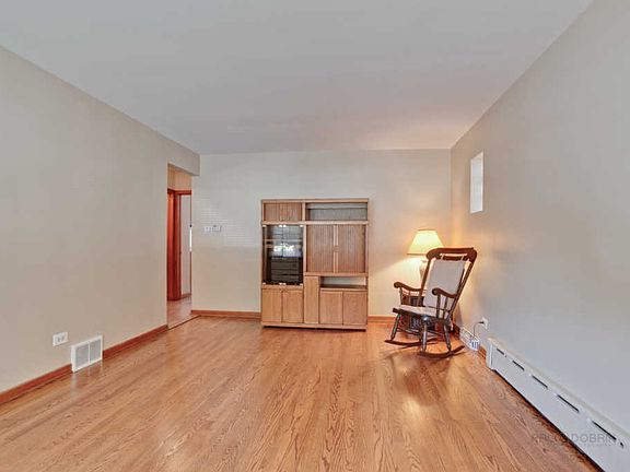 3rd image of 4015 N Odell Ave