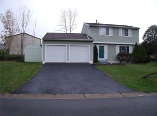 1521 Elderberry Cir, Walworth, NY 14568