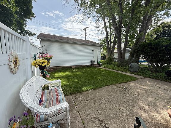 3rd image of 2701 Harrison Pl