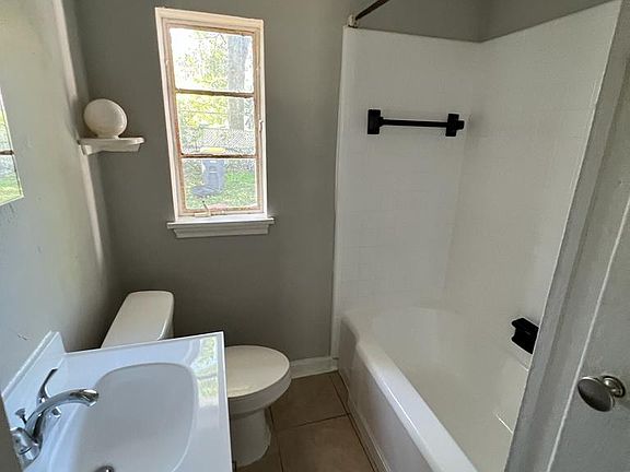 5th image of 2542 Beaverbrook Pl