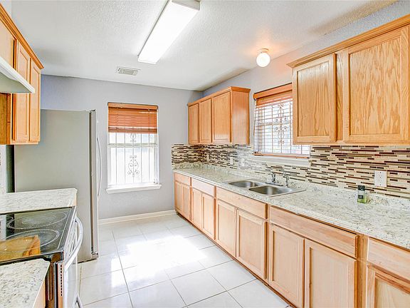 3rd image of 11807 Greenmesa Dr