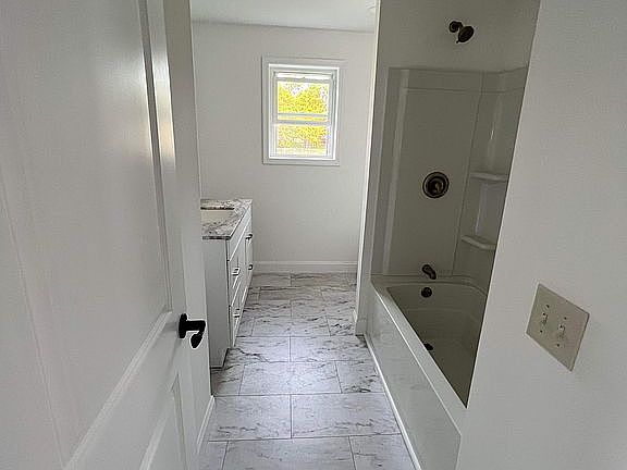 5th image of 127 Willow Pl