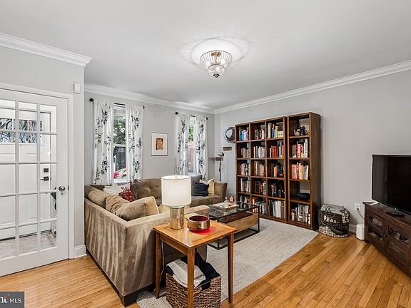 4th image of 1824 Montrose St