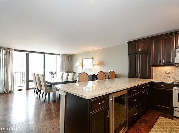 4th image of 1516 N State Pkwy APT 12D