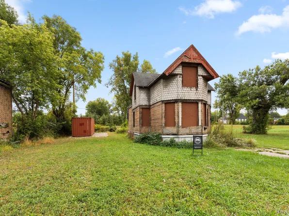 8864 Charlevoix St, Detroit, MI 48214
