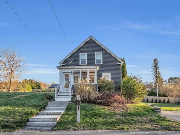 28 Currier Ave, Methuen, MA 01844