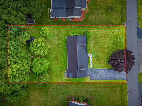 3rd image of 606 Pine Hill Rd