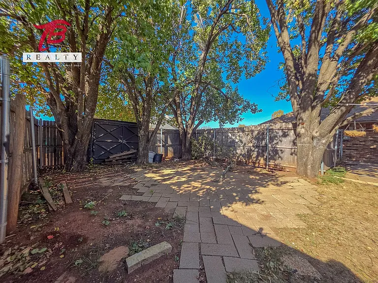 6811 Lyrewood Ln — Photo 22