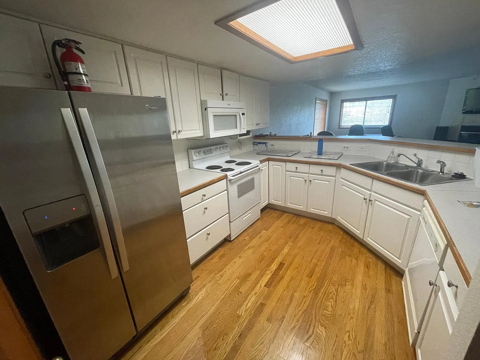 3 bed, 2.5 bath, 1515 sqft, $4,800 — Photo 3