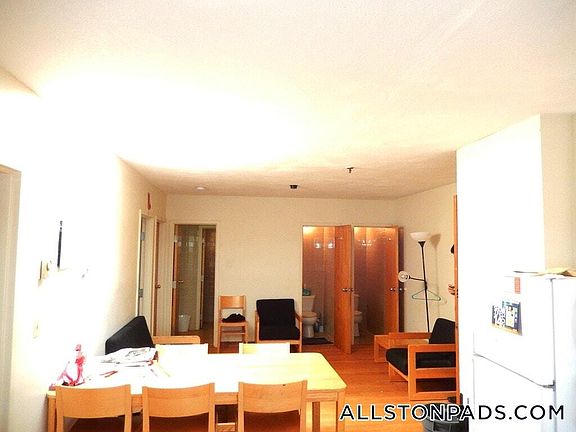 5th image of 1116 Commonwealth Ave #702