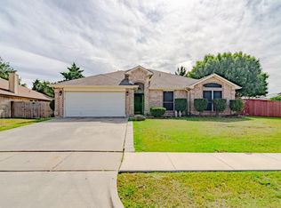 1627 Sandalwood Dr, Grand Prairie, TX 75052