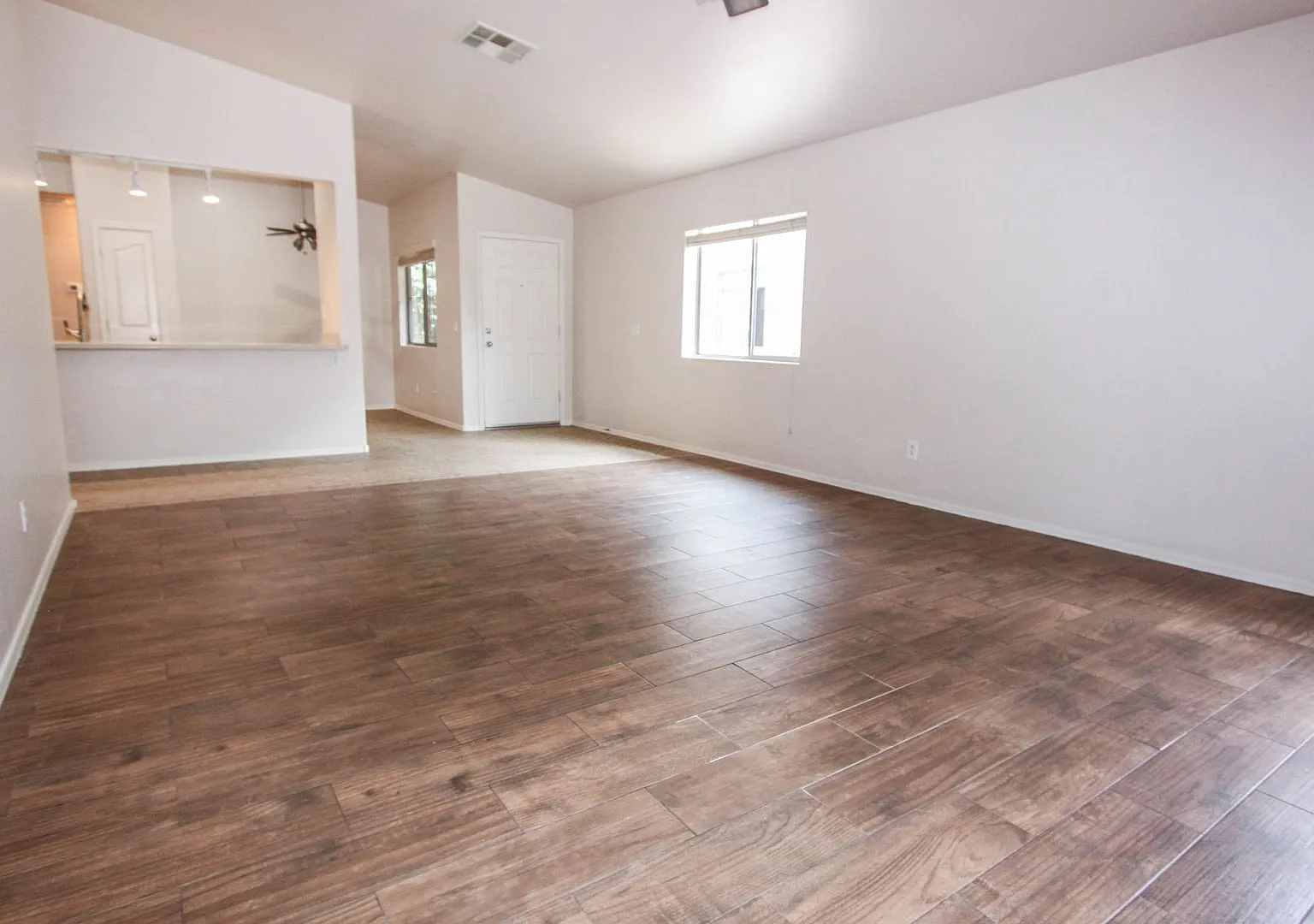 Highlands Ranch 3 bedroom 2 bathroom — Photo 2