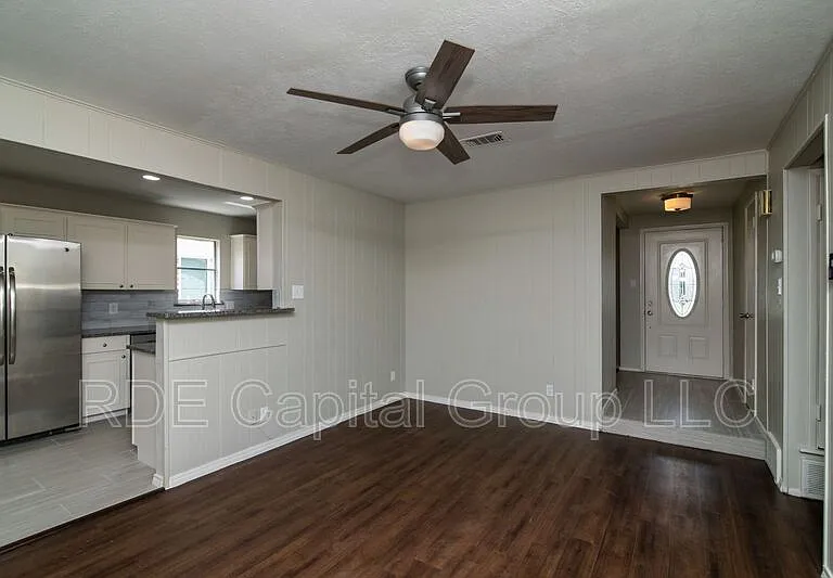 2726 Starcrest Ln — Photo 10