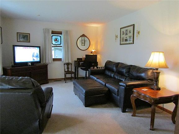 4th image of 515 Valley Dr