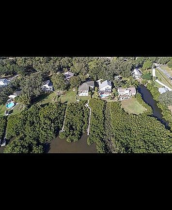 3rd image of 7815 Bay Dr