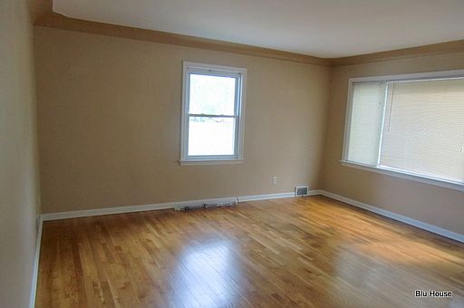 3rd image of 1901 Avondale Dr SE