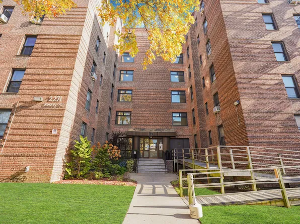 2271 Knapp Street image 1 of 14