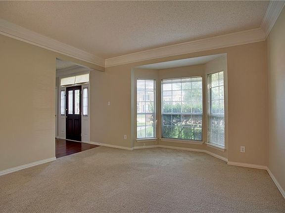 5th image of 648 Post Oak Dr