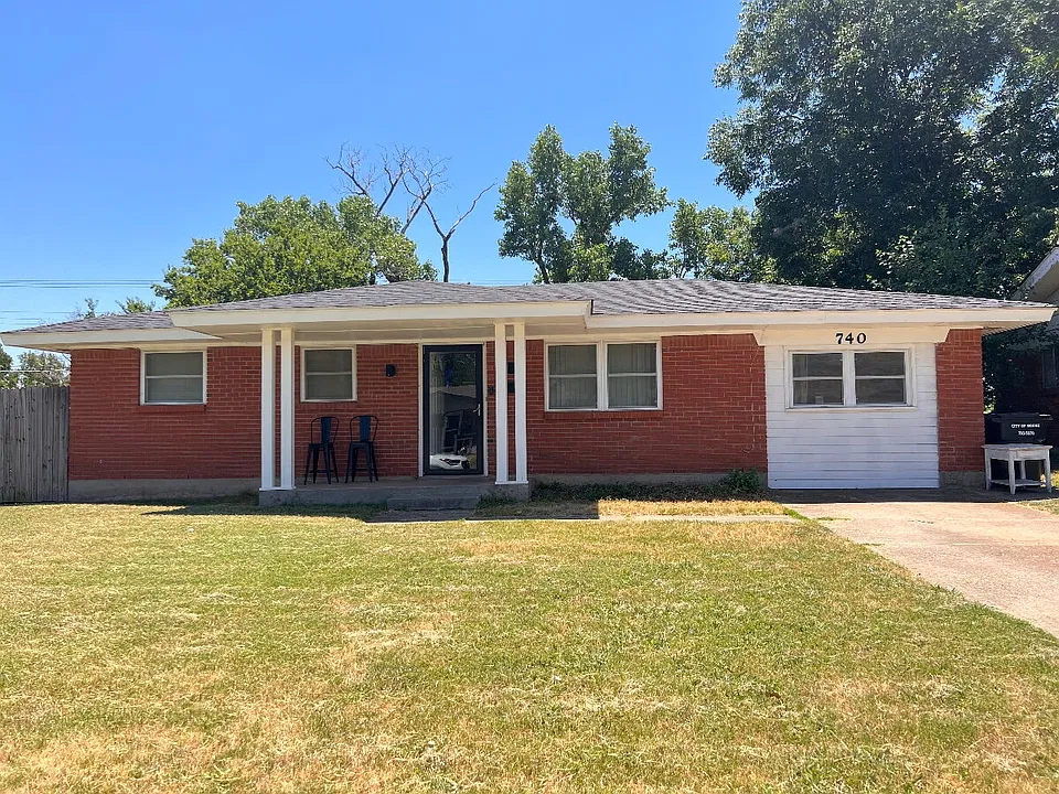 740 SW 4th Pl