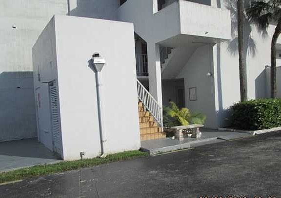3rd image of 9180 Fontainebleau Blvd APT 102