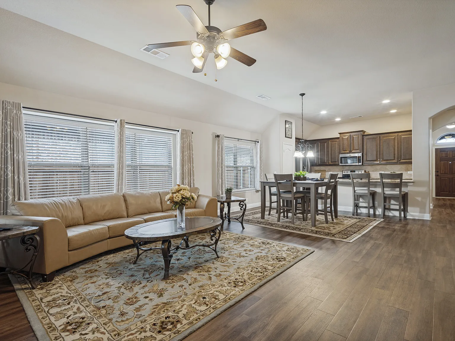 4 bed, 2095 sqft, $2,500 — Photo 4