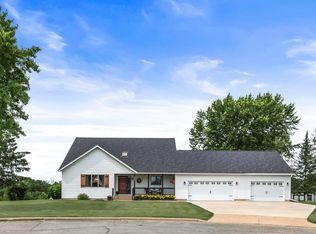 3945 Woodcrest Ct, Eau Claire, WI 54701