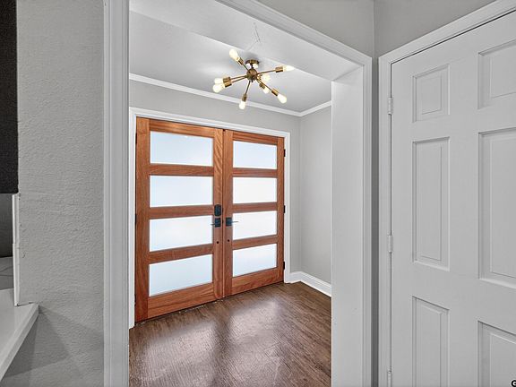 3rd image of 902 Ward Ln