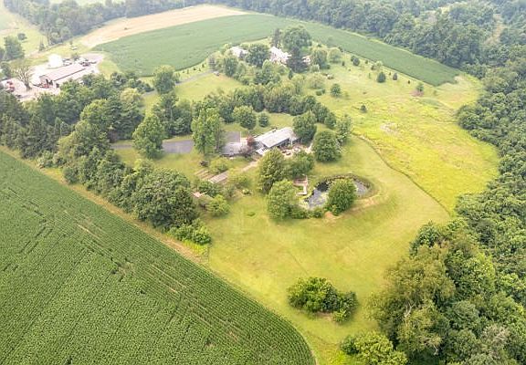 2nd image of 26 Lois Ln