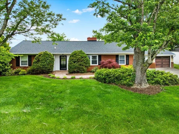 806 Berkley St, Christiansburg, VA 24141