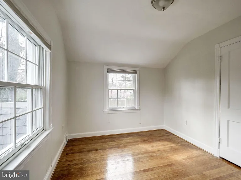 5208 Glenwood Rd — Photo 32