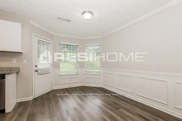 1430 Camelia St — Photo 4
