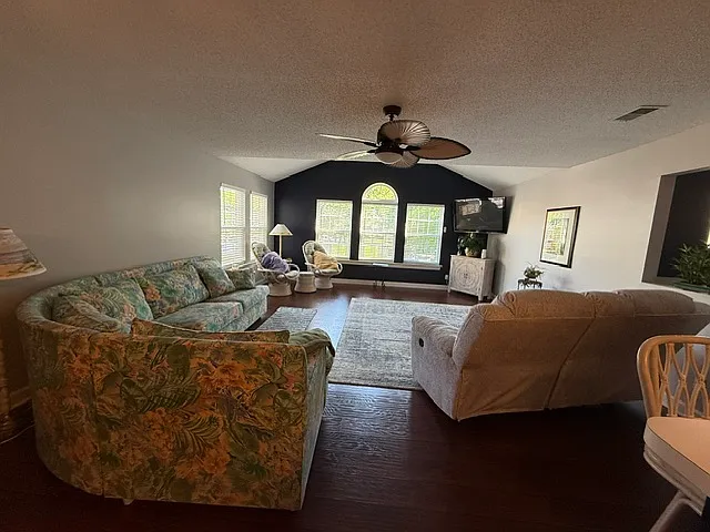 4319 Lotus Ct #F — Photo 10