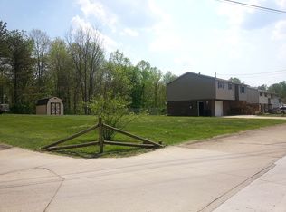 304 Woodland Hills Dr, Parkersburg, WV 26104