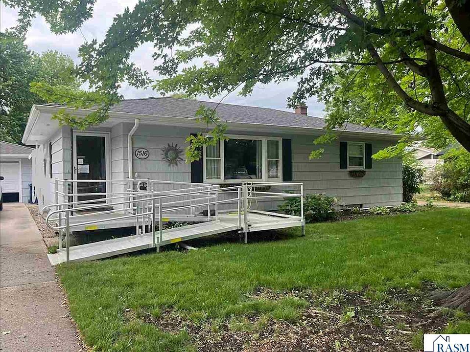 1st image of 1516 Oakwood Ave