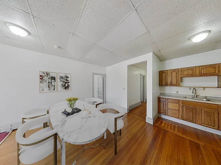 1540 Tremont St #3R — Photo 2
